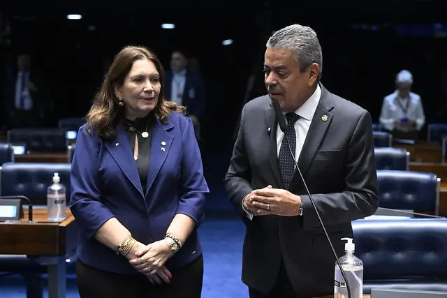 Bia Kicis protagoniza no Senado projeto sobre dor crônica