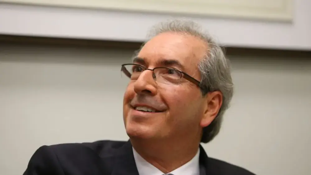 Cunha nega irregularidades e defende 'legítima interlocução política