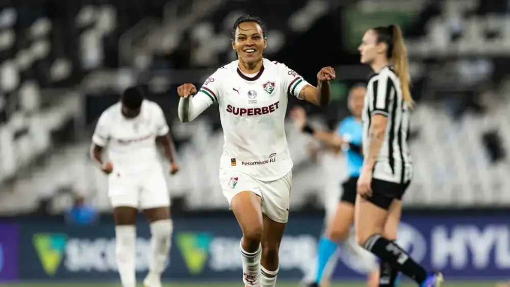 Fluminense vence Botafogo e segue vivo na briga pelo G-8