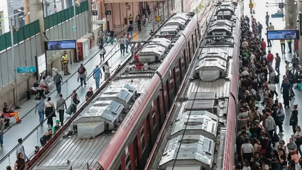 Greve na CPTM paralisa linhas 11, 12 e 13 em São Paulo