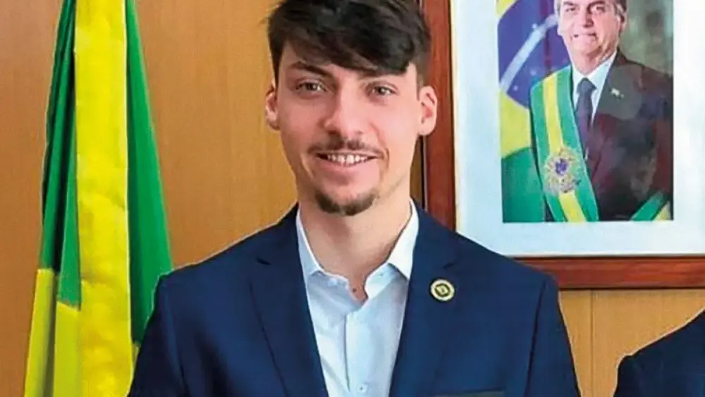 Jair Renan Bolsonaro anuncia pré-candidatura a deputado federal