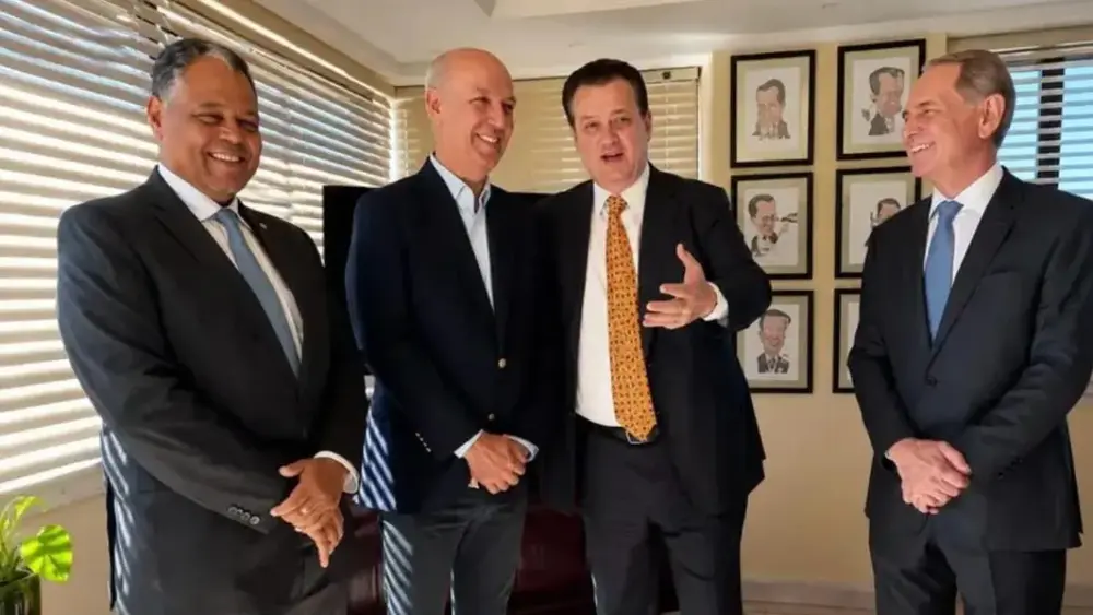 Kassab garante apoio a Arruda e é vice de Caiado