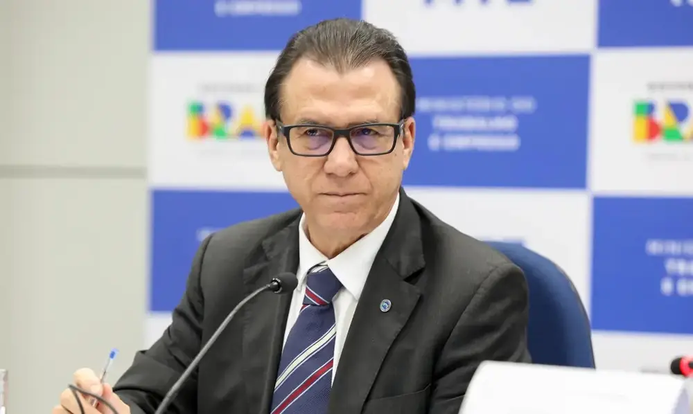 Marinho pede fim da escala 6x1 e regulamentação de apps