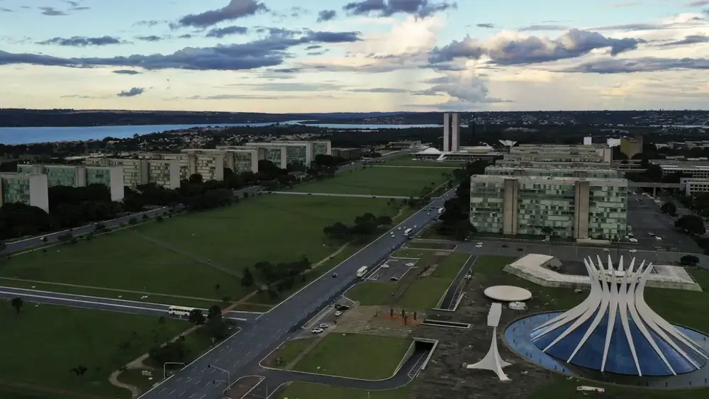 Rota Monumental e CATs ampliam turismo gratuito em Brasília