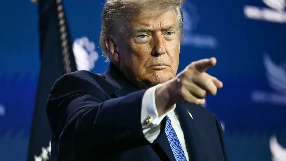 Trump pede cassação de licenças de emissoras que recusaram transmitir discurso