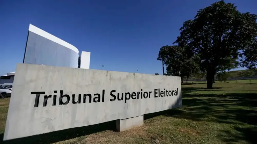 TSE cria conselho para vigiar desinformação e IA nas eleições