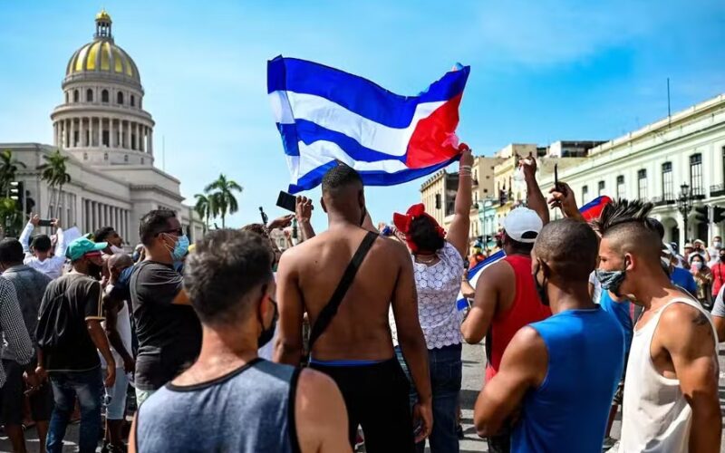 Falta de remédios em Cuba: ‘Estão nos matando aos poucos’
