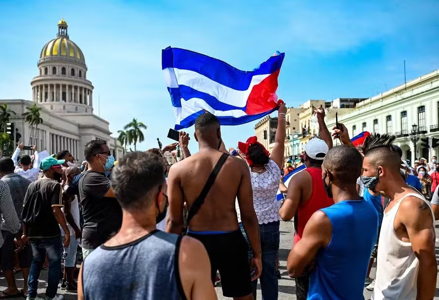 Falta de remédios em Cuba: ‘Estão nos matando aos poucos’