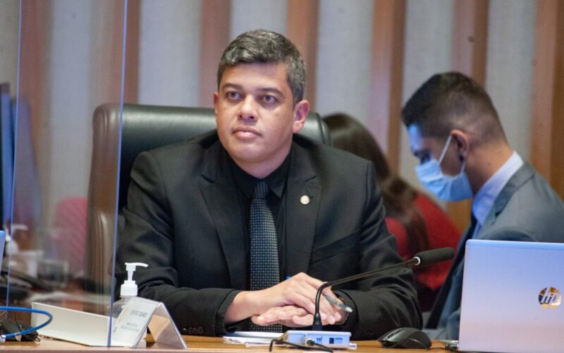 Protetores Mirins: projeto forma crianças contra maus-tratos
