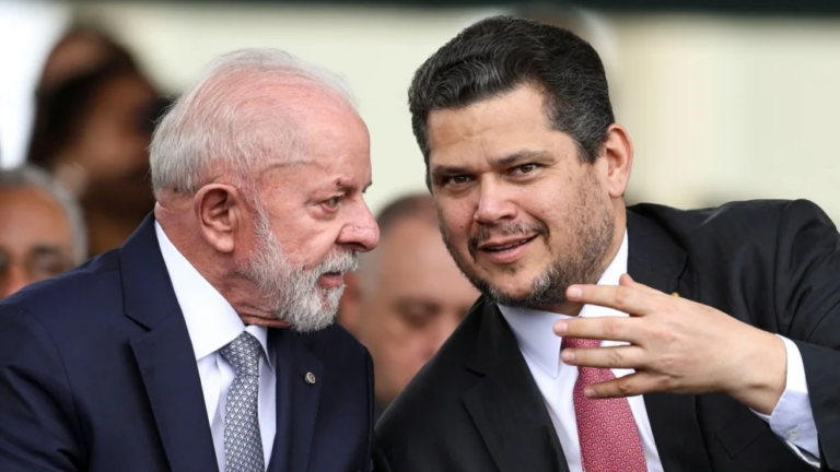 Alcolumbre busca encontro com Lula para reatar relação