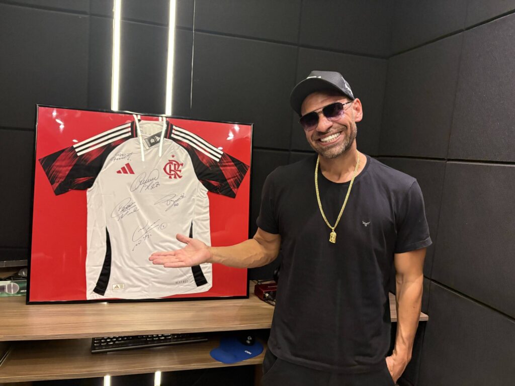 Camisa do Flamengo é rifada para ajudar mulher com câncer