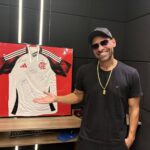 Camisa do Flamengo é rifada para ajudar mulher com câncer
