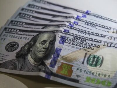 Dólar fecha a R$ 4,95, menor nível em 2 anos