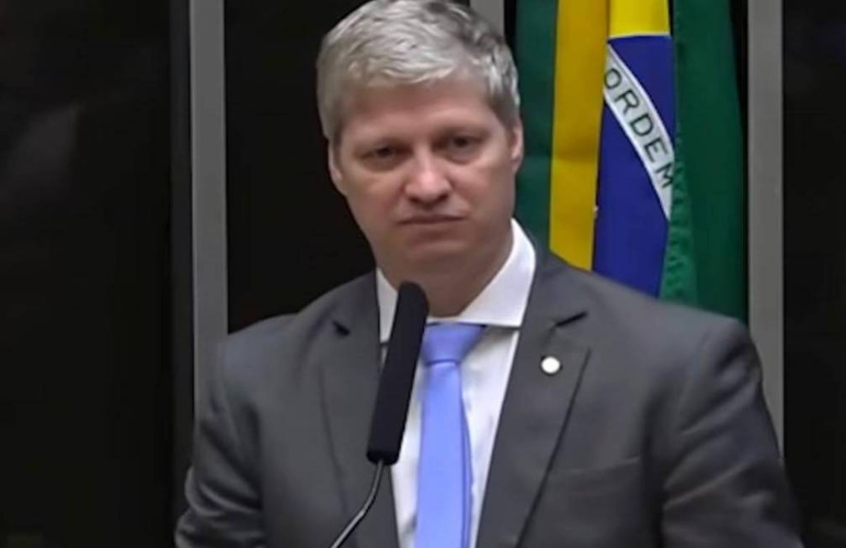 Deputado do Novo denuncia general por intimidação e pede processo