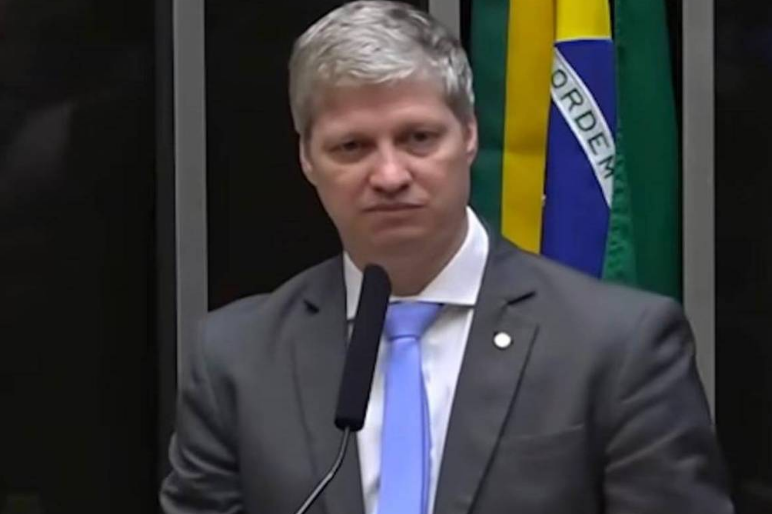 Deputado do Novo denuncia general por intimidação e pede processo