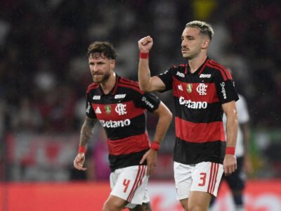 Flamengo empata com Athletico-PR e segue 4 pontos atrás do líder
