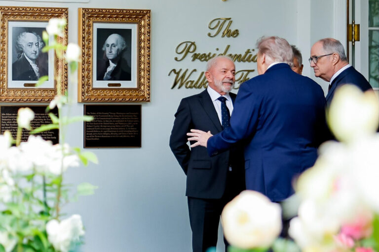 Lula e Trump têm reunião de três horas na Casa Branca
