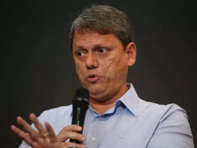 Tarcísio: SP avançou sem apoio federal e defende Bolsonaro