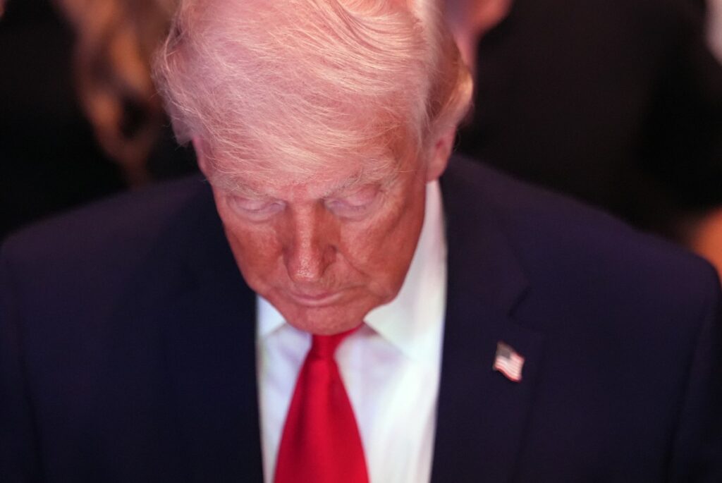 Trump provoca Irã e publica imagem de navios afundados