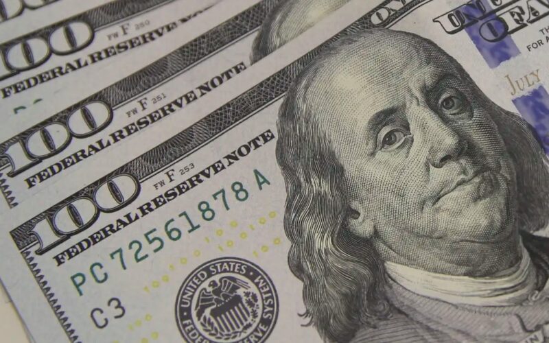 Dólar cai com alta do petróleo apesar de risco geopolítico