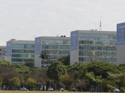 Governo libera servidor 3h antes em jogos do Brasil