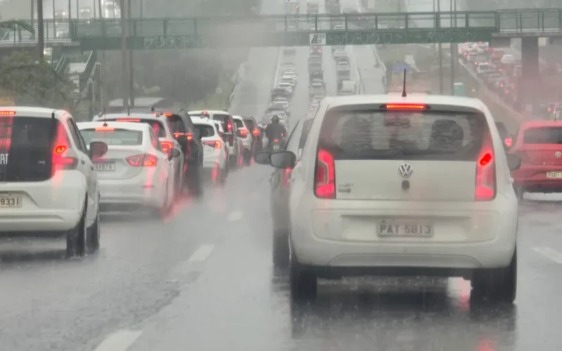 Dia dos Namorados no DF: chuva e trovoadas no alerta amarelo