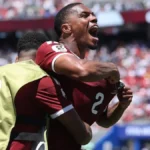 Catar arranca empate nos acréscimos e faz história na Copa