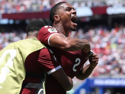 Catar arranca empate nos acréscimos e faz história na Copa